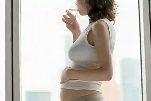 Tại Sao Mẹ Bầu Thèm Đá: 9 Nguyên Nhân và Giải Pháp