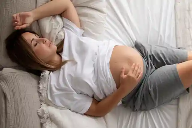 Mẹ Bầu Nằm Ngửa Được Không: 5 Nguy Hiểm Cần Lưu Ý