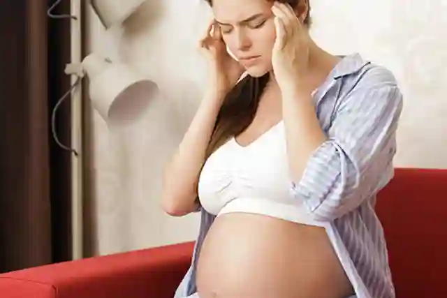 Phụ nữ mang thai nên uống gì khi bị đau đầu? 3 hướng dẫn