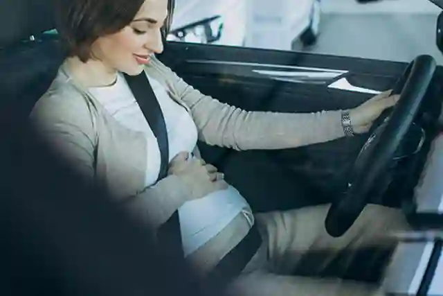 Phụ Nữ Có Nên Lái Xe Khi Đang Mang Thai? 7 Điều Cần Lưu Ý