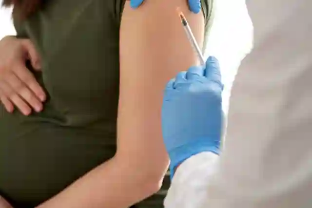 Tiêm Phòng Cho Mẹ Mang Thai Lần Đầu: 4 Mũi Tiêm Vaccine