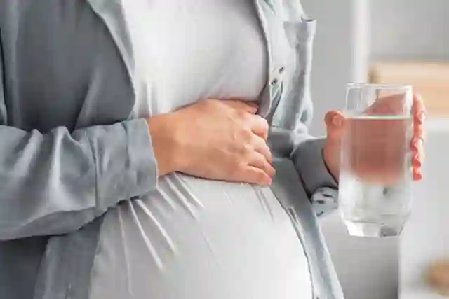 Tại Sao Mẹ Bầu Thèm Đá: 9 Nguyên Nhân và Giải Pháp