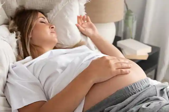 Mẹ Bầu Nằm Ngửa Được Không: 5 Nguy Hiểm Cần Lưu Ý