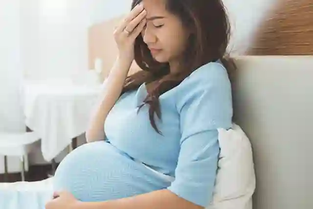 Phụ nữ mang thai nên uống gì khi bị đau đầu? 3 hướng dẫn