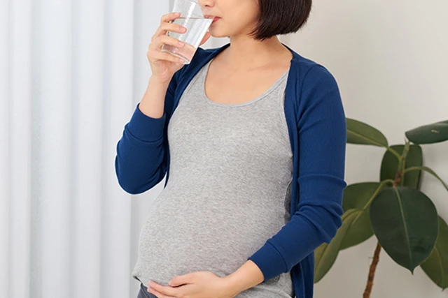 Bà Bầu Nên Uống Bao Nhiêu Nước? 8 Hướng Dẫn Toàn Diện 