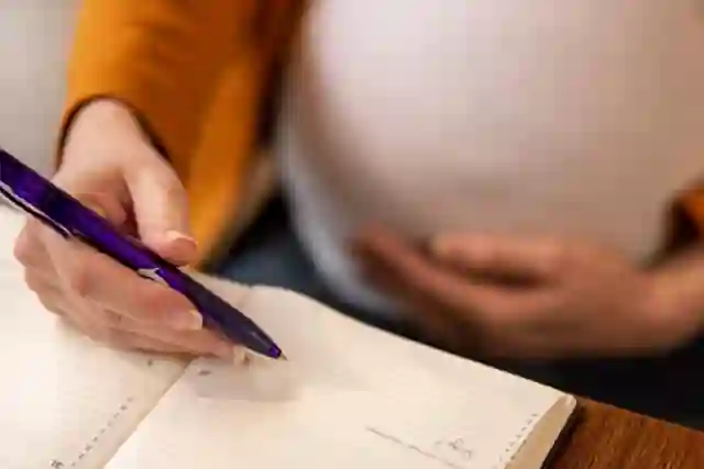 Tâm Lý Phụ Nữ Mang Thai 3 Tháng Đầu: Những Điều Cần Biết