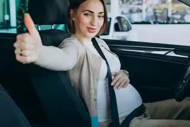 Phụ Nữ Có Nên Lái Xe Khi Đang Mang Thai? 7 Điều Cần Lưu Ý