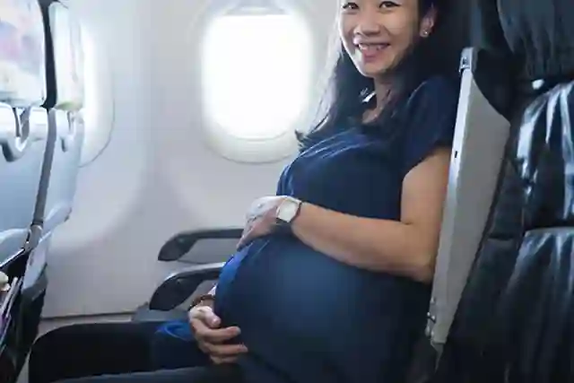 Phụ Nữ Mang Thai Có Thể Đi Máy Bay Không? 6 Điều Cần Biết