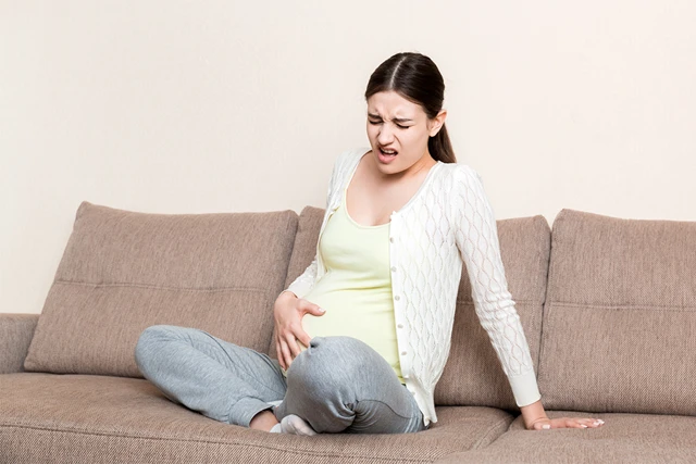 Đau bụng khi mang thai muộn: 3 sự thật quan trọng